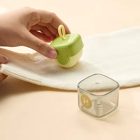 Portable lint roller