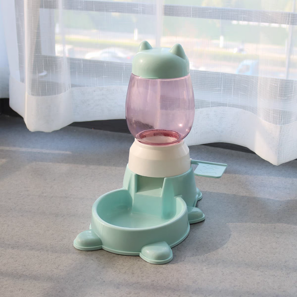 Cat self feeding toy