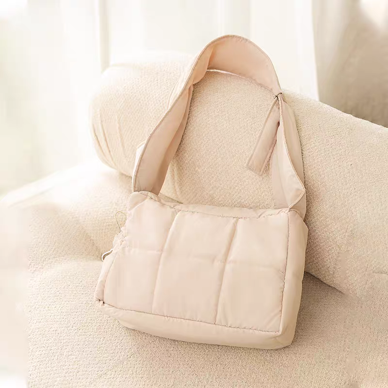 Pet carrier bag for autumn and winter